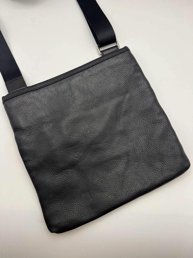 Tumi leather crossbody (Category: Cross-body Bags) located in Cagayan de Oro. Submitted by borse_de_amore (Listing ID 1469873608, Image 1). Description: Tumi leather crossbody No major issues very nice pa Fits iPad. 🏷️7,500 only.