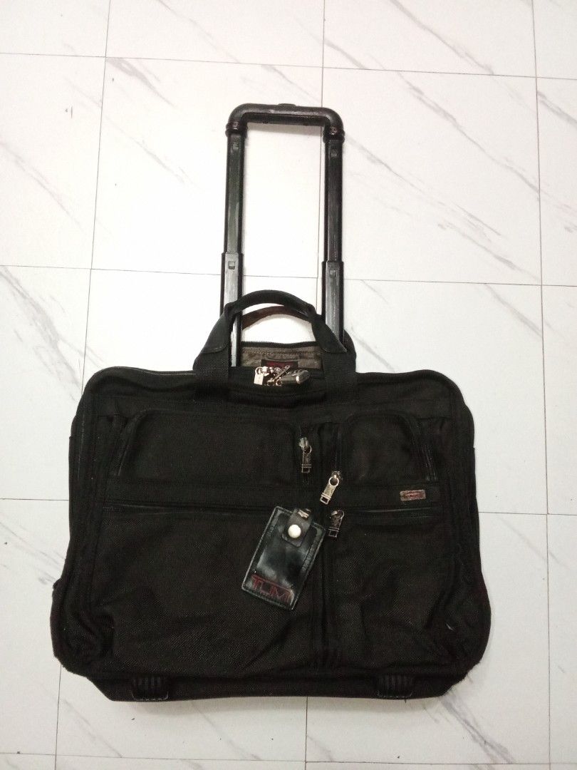 Tumi Roller Laptop Bag Original (Category: Luxury Bags & Wallets) located in Manila. Submitted by christoph17 (Listing ID 1469861130, Image 1). Description: good condition original with Tumi pudlock.