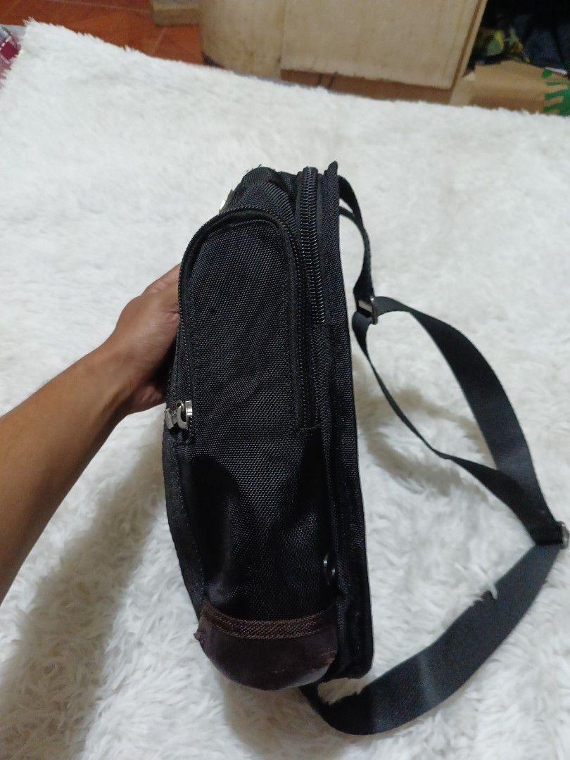Tumi Sling Bag Black (Category: Sling Bags) located in Quezon City. Submitted by jdwoah12 (Listing ID 1469844711, Image 3). Description: - WHOLE DETAIL PICS UPON REQUEST.