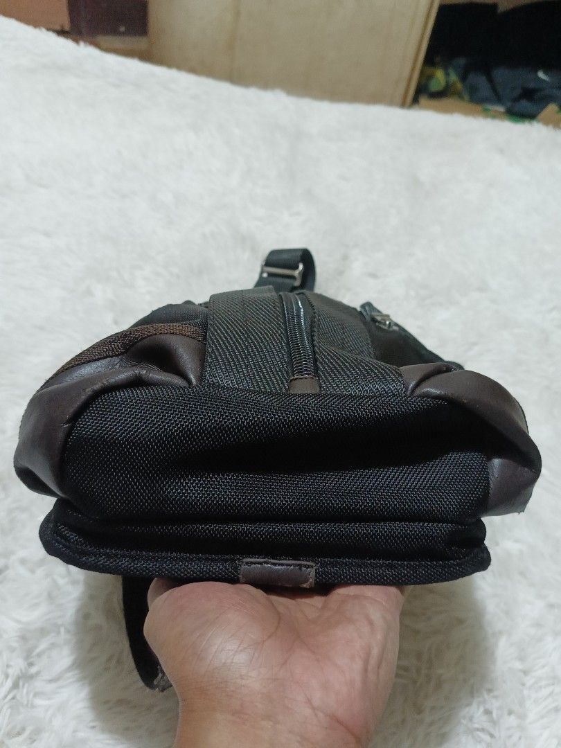 Tumi Sling Bag Black (Category: Sling Bags) located in Quezon City. Submitted by jdwoah12 (Listing ID 1469844711, Image 2). Description: - WHOLE DETAIL PICS UPON REQUEST.
