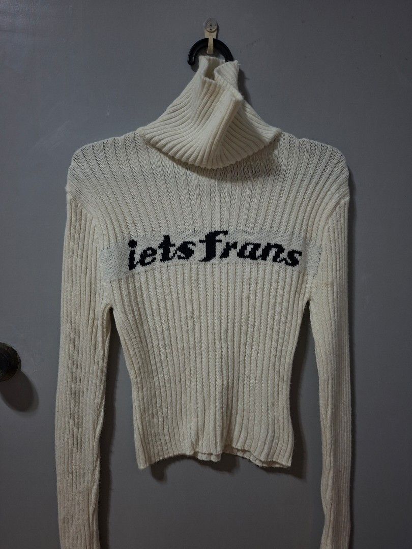 Turtle neck long-sleeved (Category: Longsleeves) located in Cainta. Submitted by xxo.prelovedclothess (Listing ID 1469823620, Image 1). Description: ● selling this since I dont wear it ● Bought this on ukay-ukay ● Overall goods pa.