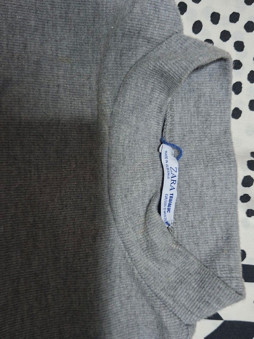 Turtle neck top (Category: Blouses) located in Cainta. Submitted by xxo.prelovedclothess (Listing ID 1469828276, Image 1). Description: ●Selling it since It no longer fitted to me ● Once lang nasuot.