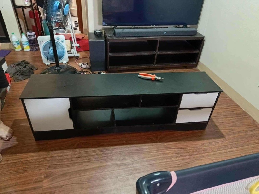 Tv rack LUX COLLECTION MAPLE 140cm (Category: Office Furniture & Fixtures) located in Manila. Submitted by dolorchris69891 (Listing ID 1469836373, Image 2). Description: LUX COLLECTION MAPLE 140cm 2800.