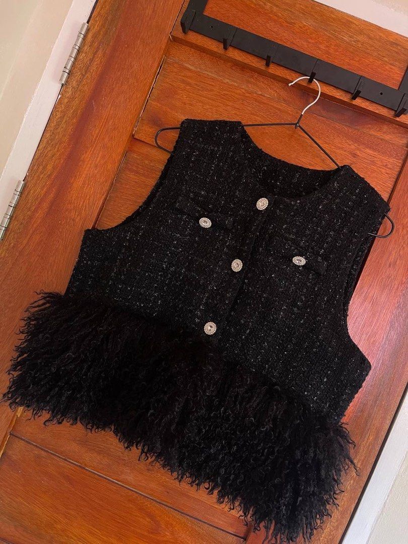 Tweed Button down Sleeveless Top (Category: Sleeveless) located in San Luis. Submitted by revibeee (Listing ID 1469803619, Image 3). Description: FOR SALE TWEED BUTTON DOWN SLEEVELESS TOP WITH FUR DETAILS COLOR BLACK WORKING ALL BUTTONS LIKE NEW CONDITION CAN PASS AS BN CAN FIT SIZE MEDIUM TO LARGE BODY FRAME COLOR RATE 10/10 NO ISSUE MUST HAVE (STEAL PRICE) KINDLY CHECK THE PHOTOS FOR THE COMPLETE DETAILS NON STRETCH NO ISSUE WORTH THE PENNY MĄI