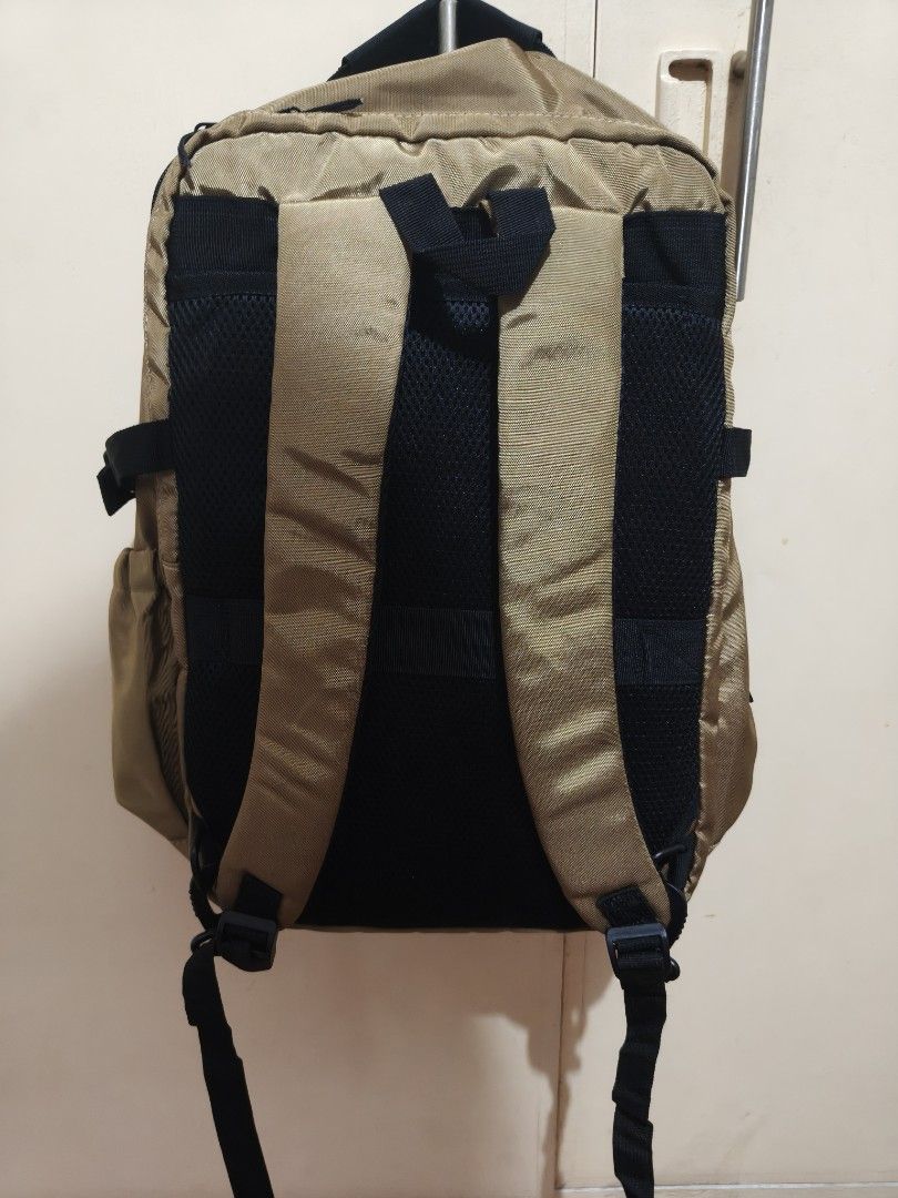U Elements Uplight Daily Lightweight Backpack 28L (Category: Backpacks) located in Pasig City. Submitted by acnayb (Listing ID 1469768661, Image 2). Description: SPECS (as listed by the brand) •Super Lightweight.69kgs •dedicated laptop compartment •YKK main zipper •Padded mesh backing for carrying comfort •Padded adjustable back straps •With hide-away straps, trolley sleeves, padded laptop sleeves •Two quick access front pocket and convenient sid
