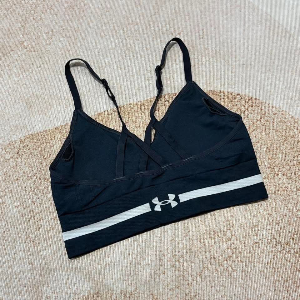 Under armour (Category: Activewear) located in Manila. Submitted by justin.jeyeneyshop (Listing ID 1469910758, Image 2). Description: .