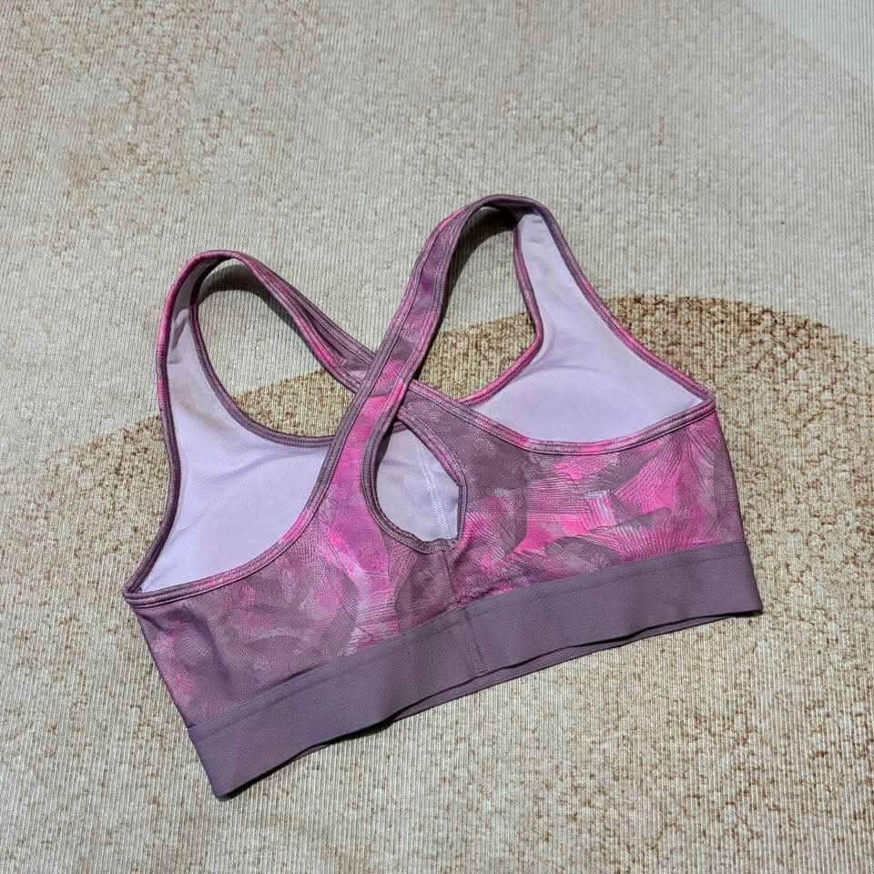 Under armour (Category: Activewear) located in Manila. Submitted by justin.jeyeneyshop (Listing ID 1469910964, Image 2). Description: .