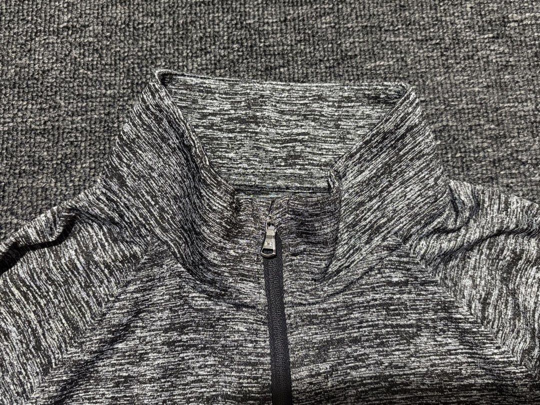 UNDER ARMOUR HEATGEAR TECH QZIP TRAINING LONGSLEEVE (Category: Activewear) located in Baras. Submitted by jnc__apparel (Listing ID 1469899782, Image 3). Description: 🏷️ UNDER ARMOUR HEATGEAR TECH QZIP TRAINING LONGSLEEVE 📌 Dimes: 23L x 16W 📌 Size: XS on tag can fits up to S-M 📌 Condition: Like new 📌 Color rate: 10/10 📌 Issue: None ✅ Washed and ready to wear.