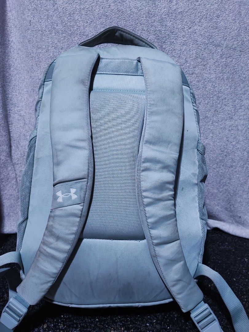 Under Armour Hustle Signature Backpack (Category: Backpacks) located in Baguio. Submitted by ozara.06 (Listing ID 1469827543, Image 3). Description: Under Armour Hustle Signature Backpack 25L May bottom compartment for shoes or laundry Needs washing Very nice nito 700.