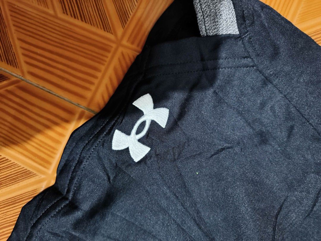 Under Armour short (Category: Caps & Hats) located in Alaminos. Submitted by thriftings625 (Listing ID 1469938724, Image 3). Description: Waist 34~36 Length 20 No issue Excellent condition No rips, no holes, no stains Color rate: 9/10.