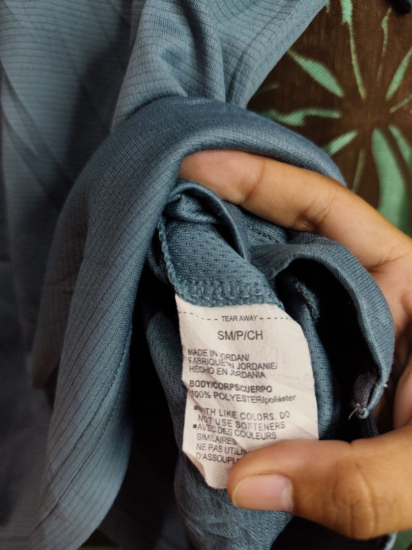 Under armour tech (Category: Tshirts & Polo Shirts ) located in Kapalong. Submitted by allencl (Listing ID 1469764381, Image 3). Description: Under armour Tech Excellent Asnew Size Small-to medium Dimes W20 L28 10/10 color rate No issue Need wash 599 shipped Mindanao loc.