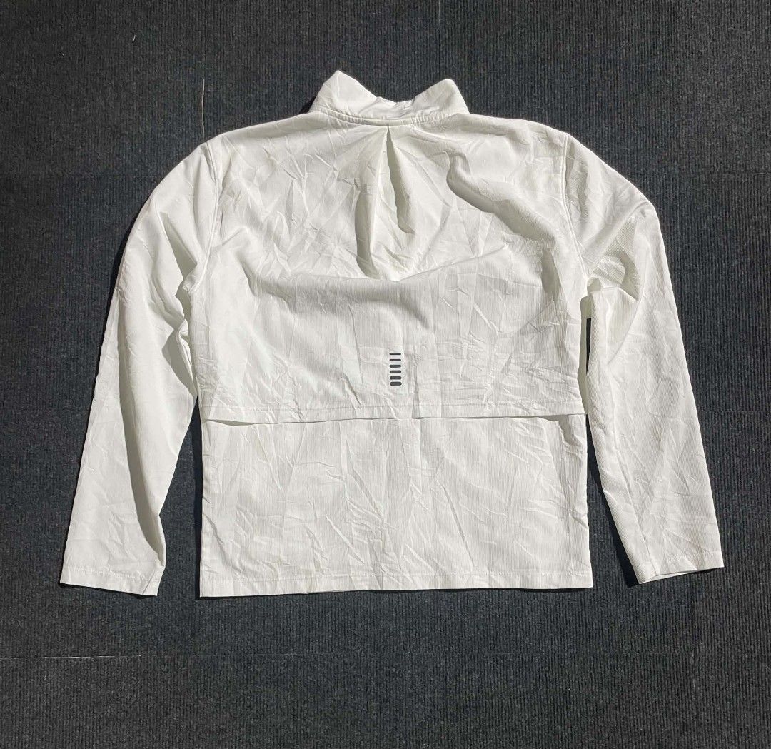 Under Armour White Zip-Up Jacket (Category: Coats, Jackets and Outerwear) located in Cebu City. Submitted by jahfindstreetwear (Listing ID 1469886732, Image 3). Description: UNDER ARMOUR STORM RUN JACKET Size Small W19 L24.5 Goodasnew No issue DM📩.