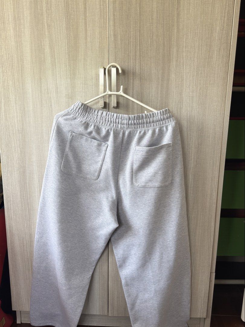Uniqlo : C Grey Sweatpants Size L (Category: Joggers) located in Santa Rosa. Submitted by ylikescars (Listing ID 1469820421, Image 2). Description: For Sale! Uni Qlo C Grey Sweatpants Size L Used once or twice RFS: Decluttering Slightly negotiable Meet up: Nuvali / DLSU Taft Shipping can be arranged through buyer’s expense.