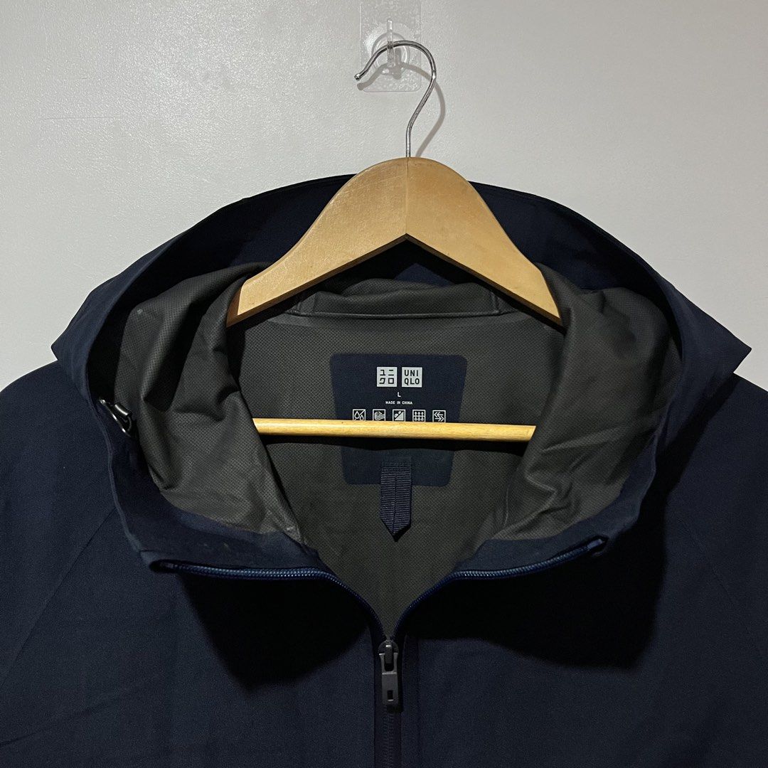 UNIQLO BLOCKTECH PARKA RAIN JACKET‼️ (Category: Coats, Jackets and Outerwear) located in Cebu City. Submitted by clarkcamu68040 (Listing ID 1469844346, Image 3). Description: UNIQLO BLOCKTECH PARKA RAINJACKET‼️ AS NEW SIZE LARGE W 23 / L 27.5 COLORATE 10 / 10 ISSUE : ❌❌❌ PHP 1,000 + 90 SF 🛒🛒 📍CEBU ,CITY OF NAGA 🚚 J&T EXPRESS.