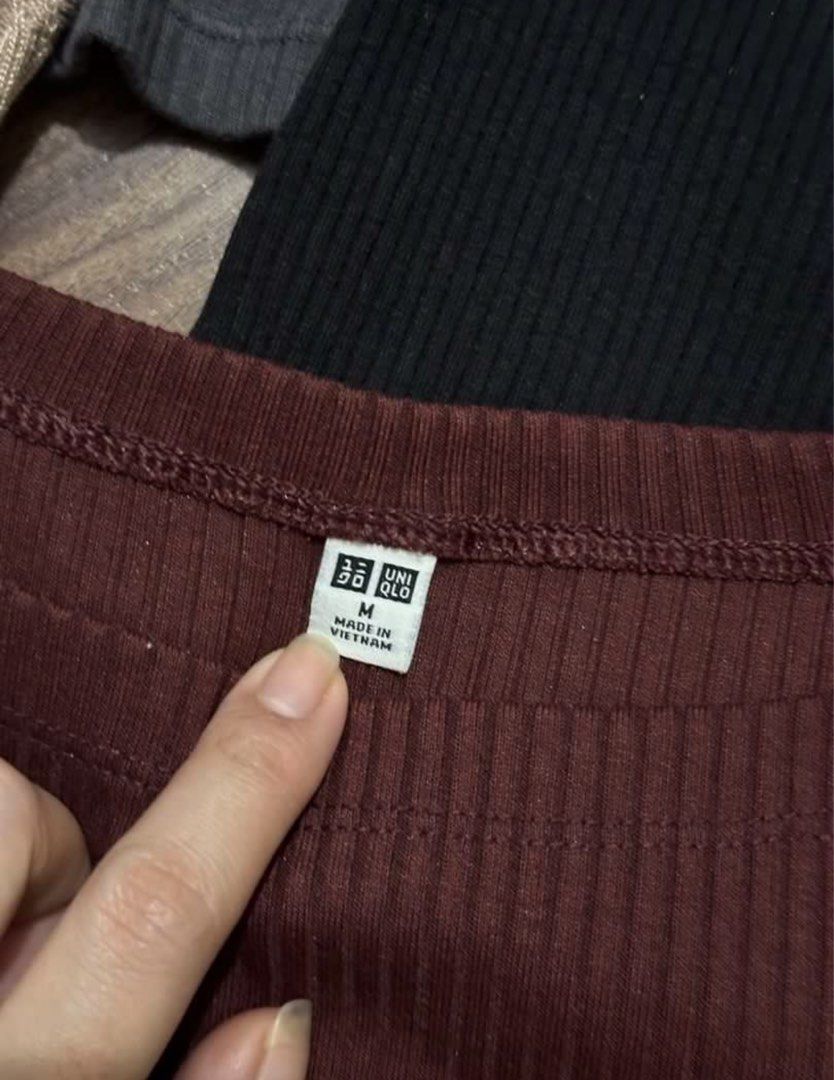 Uniqlo bundle (Category: Sleeveless) located in Manila. Submitted by brownbutterlatte (Listing ID 1469768922, Image 3). Description: 4 tops for ₱700 only! Gray (S) & Maroon (M) - Uniqlo Sleeveless tops - NA brand Tops can fit S-semi med RFS: Decluttering.