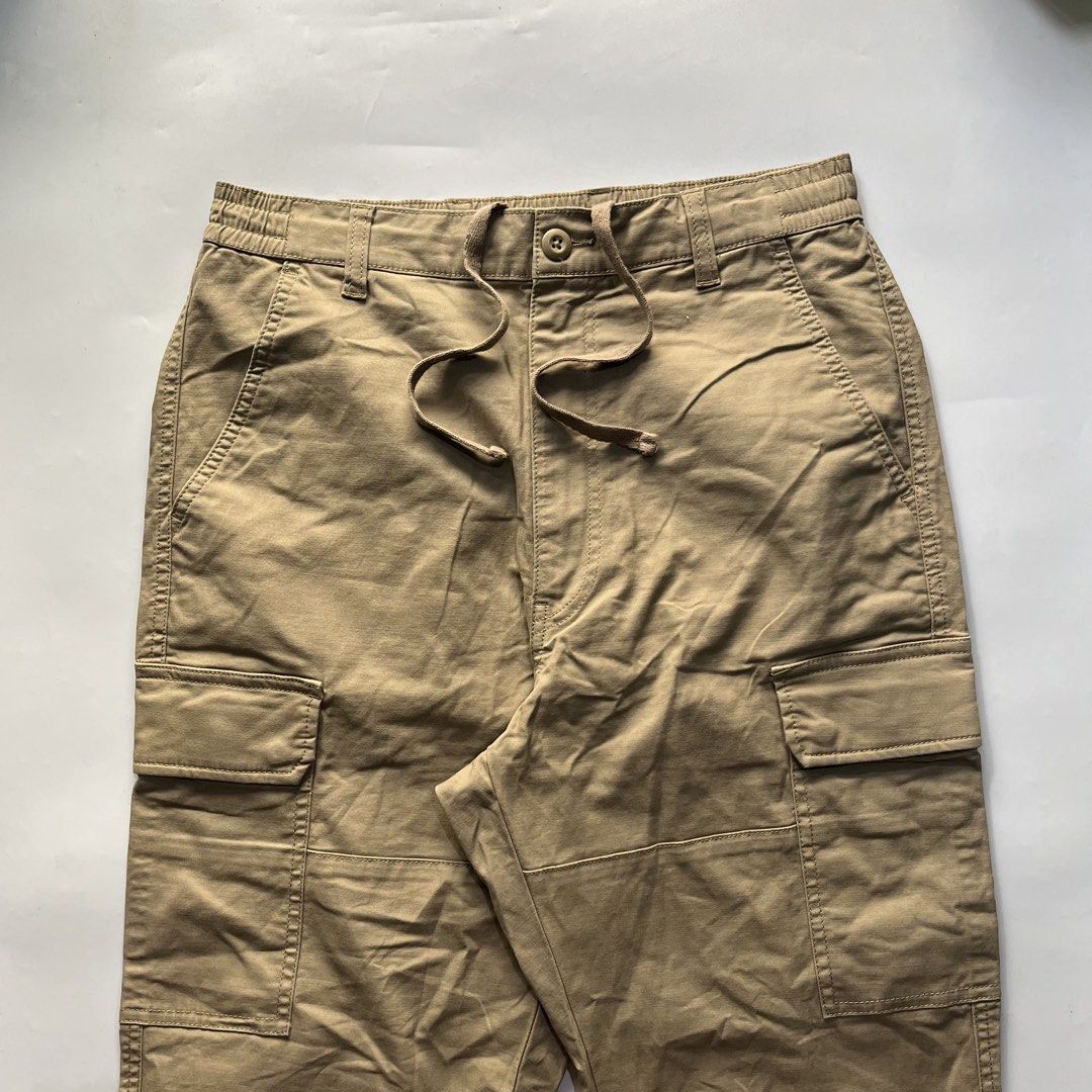 Uniqlo Cargo Pants in Beige (Category: Trousers) located in Caloocan City. Submitted by michaelmojicaa (Listing ID 1469841890, Image 3). Description: Uniqlo Cargo Pants in Beige Small Waist 30-33 Length 37 Excellent Condition No issue.