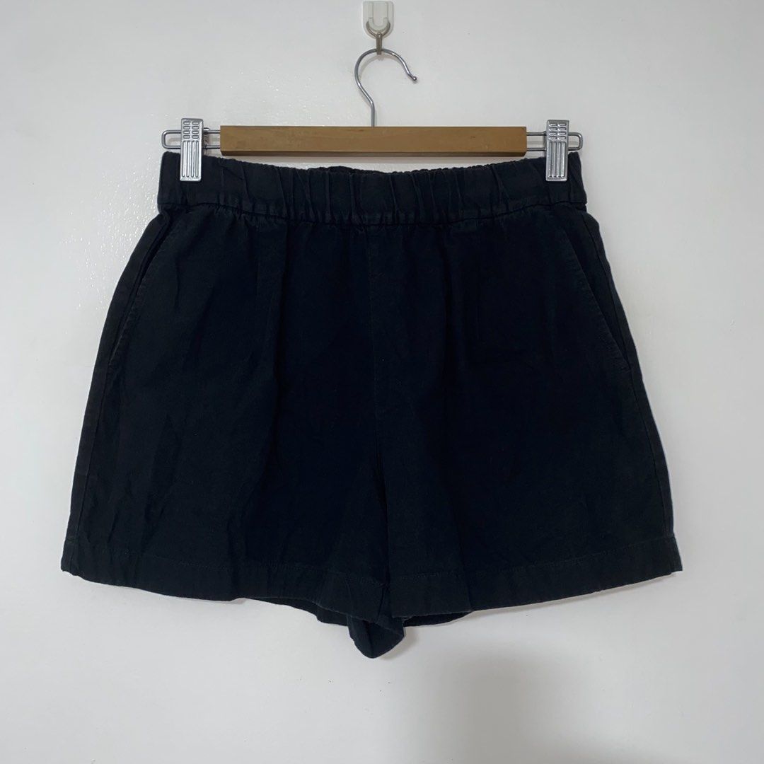 UNIQLO cotton shorts (Category: Shorts) located in San Jose del Monte. Submitted by mamiracky (Listing ID 1469855676, Image 3). Description: Last price posted In good condition No flaws No when worn .