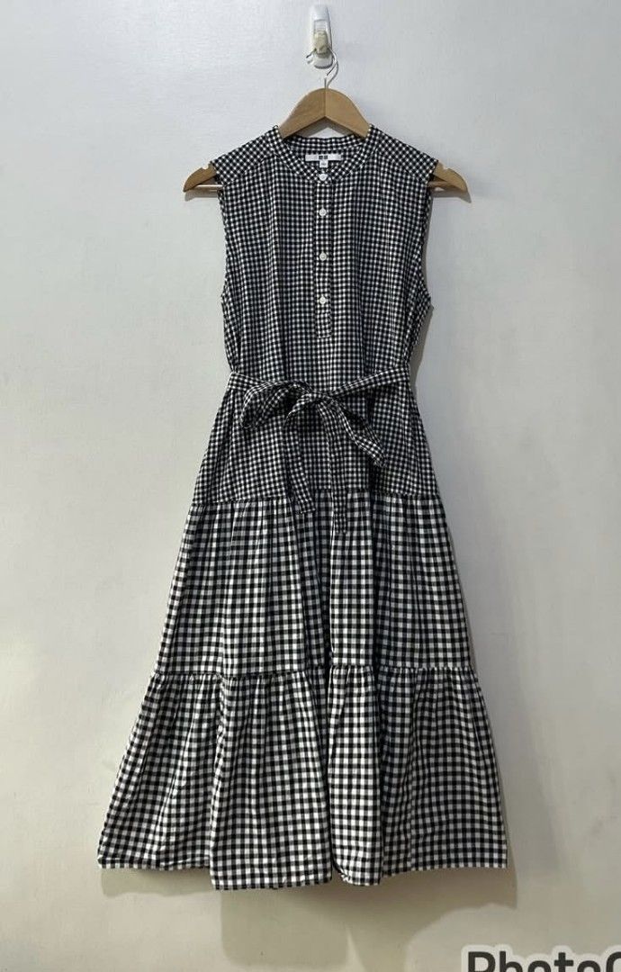 Uniqlo Dress (Category: Dresses) located in Quezon City. Submitted by caramianns (Listing ID 1469902720, Image 1). Description: Green Med-650 Black/White Small-659.