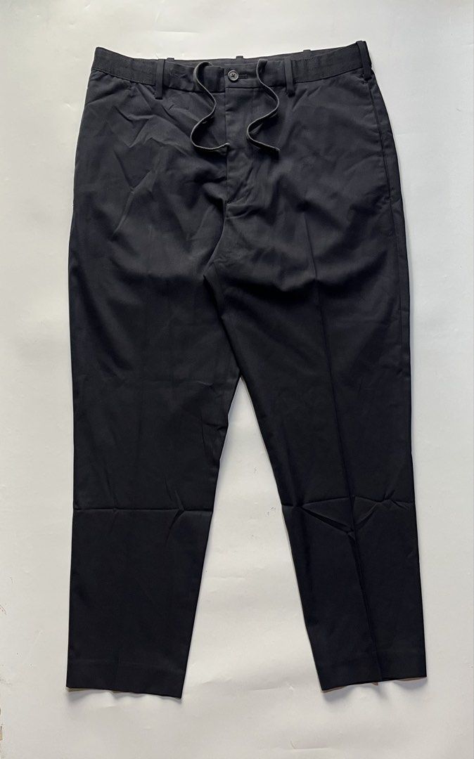 Uniqlo Ezy Smart Akle Pants in Navy (Category: Trousers) located in Caloocan City. Submitted by michaelmojicaa (Listing ID 1469840951, Image 3). Description: Uniqlo Ezy Smart Akle Pants in Navy Medium Waist 30-33 Length 37 Excellent Condition No issue.