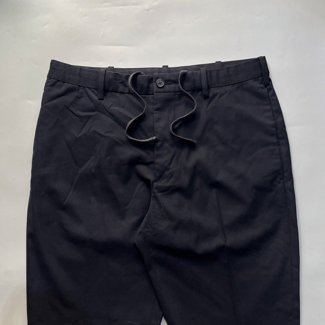 Uniqlo Ezy Smart Akle Pants in Navy (Category: Trousers) located in Caloocan City. Submitted by michaelmojicaa (Listing ID 1469840951, Image 2). Description: Uniqlo Ezy Smart Akle Pants in Navy Medium Waist 30-33 Length 37 Excellent Condition No issue.