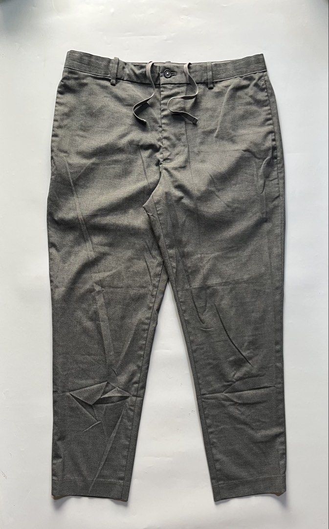 Uniqlo Ezy Smart Ankle Pants (Pinstriped) in Gray (Category: Trousers) located in Caloocan City. Submitted by michaelmojicaa (Listing ID 1469841166, Image 2). Description: Uniqlo Ezy Smart Ankle Pants (Pinstriped) in Gray Medium Waist 30-33 Length 37 Excellent Condition No issue.