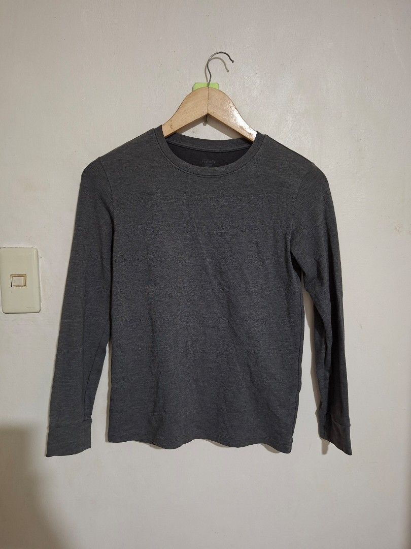 Uniqlo heattech extrawarm kids 150 (Category: Babies & Kids Fashion) located in Subic. Submitted by petitecorner22 (Listing ID 1469780471, Image 1). Description: issue: has fade sa sleeve. I think now obvious when worn.