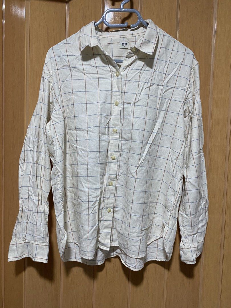 Uniqlo Long Sleeve (Medium) (Category: Formal Shirts) located in Manila. Submitted by uniqssentials.co (Listing ID 1469913492, Image 1). Description: As new with paper bag Malabon city Meet up/jnt/lalamove delivery.