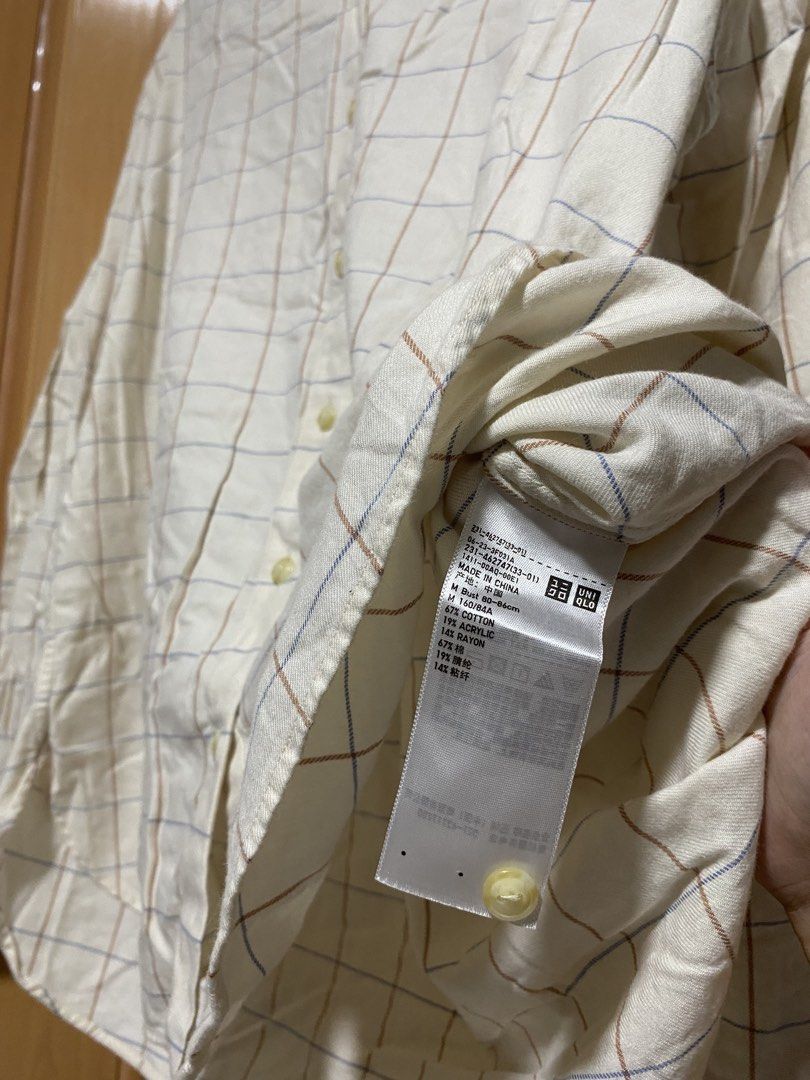 Uniqlo Long Sleeve (Medium) (Category: Formal Shirts) located in Manila. Submitted by uniqssentials.co (Listing ID 1469913492, Image 3). Description: As new with paper bag Malabon city Meet up/jnt/lalamove delivery.