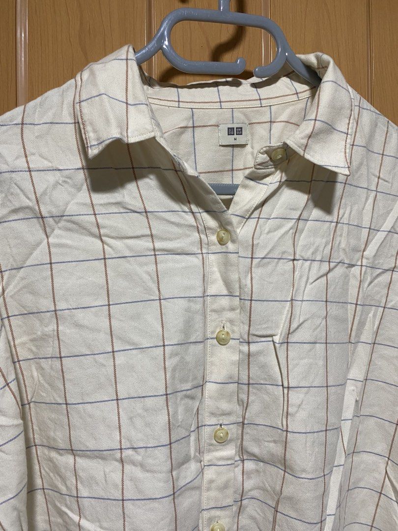 Uniqlo Long Sleeve (Medium) (Category: Formal Shirts) located in Manila. Submitted by uniqssentials.co (Listing ID 1469913492, Image 2). Description: As new with paper bag Malabon city Meet up/jnt/lalamove delivery.