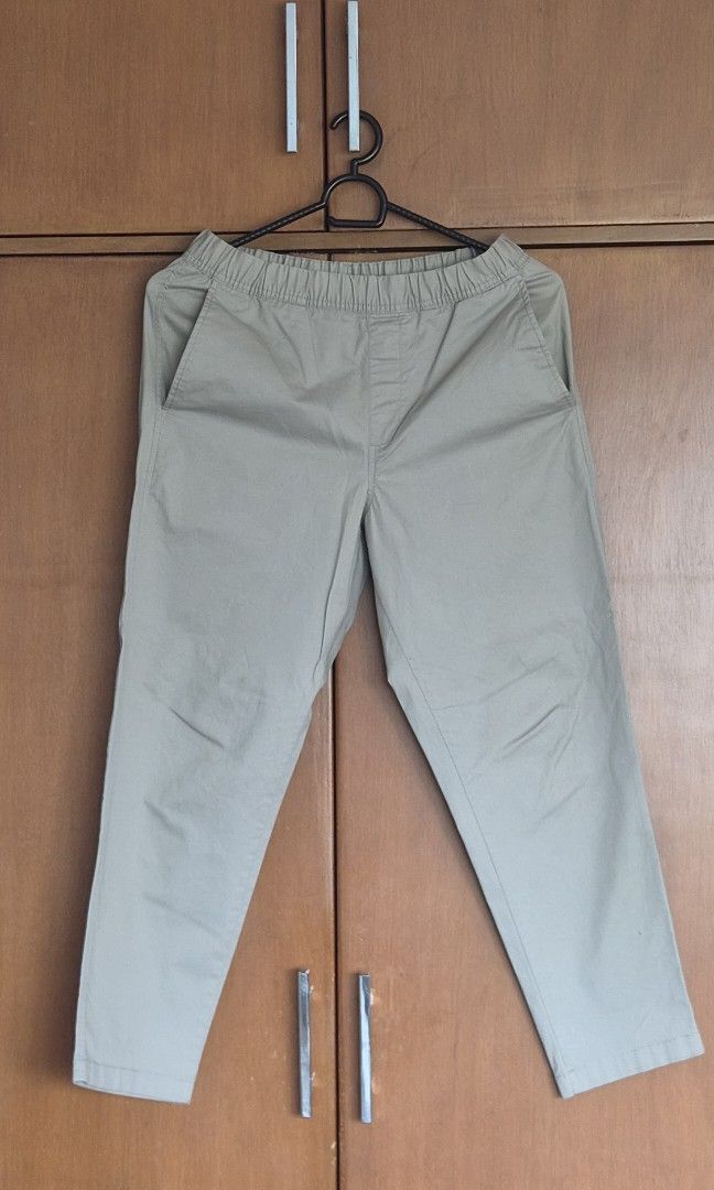 Uniqlo Men's Jersey Easy Work Pants (Category: Chinos) located in Manila. Submitted by crslfinds (Listing ID 1469780394, Image 1). Description: *Uniqlo Men's Jersey Easy Work Pants *Size: S (27 to 30 in) *Color: Light Brown *Tapered fit.