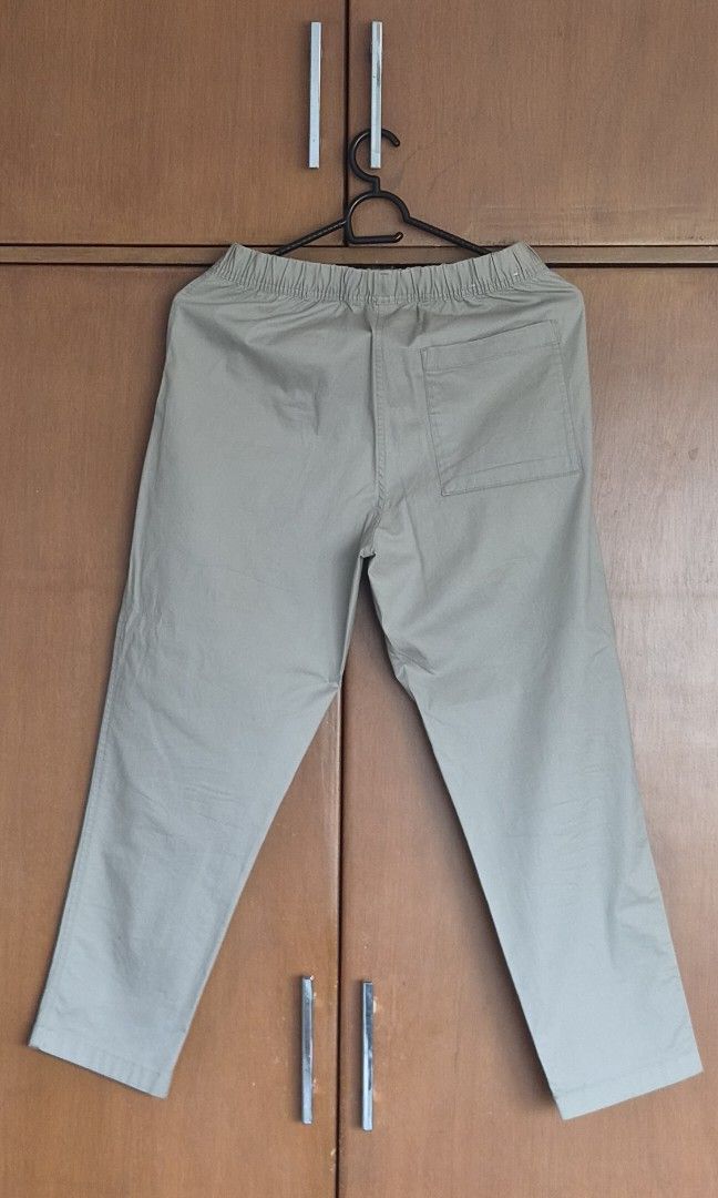 Uniqlo Men's Jersey Easy Work Pants (Category: Chinos) located in Manila. Submitted by crslfinds (Listing ID 1469780394, Image 2). Description: *Uniqlo Men's Jersey Easy Work Pants *Size: S (27 to 30 in) *Color: Light Brown *Tapered fit.