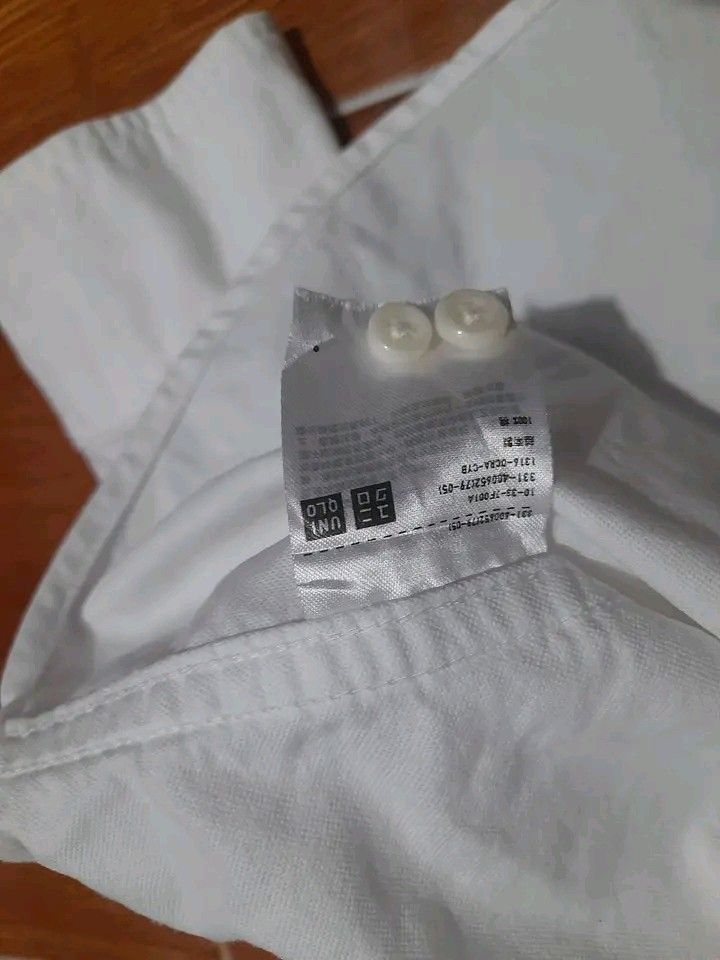 UNIQLO MEN'S WHITE BUTTON DOWN POLO LONGSLEVE (Category: Tshirts & Polo Shirts ) located in Mandaue City. Submitted by indayftjesiediva (Listing ID 1469789719, Image 3). Description: UNIQLO MEN'S WHITE BUTTON DOWN POLO LONGSLEVE MEDIUM TO LARGE 21X27 LIKE NEW CONDITION COLOR RATE 9.8/10 NEEDWASH MINE 350 + SF ONLY 🔥 DM IF INTERESTED 📩.