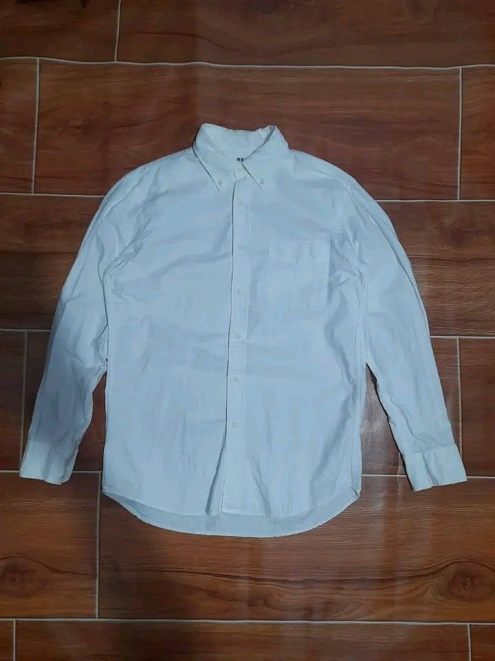 UNIQLO MEN'S WHITE BUTTON DOWN POLO LONGSLEVE (Category: Tshirts & Polo Shirts ) located in Mandaue City. Submitted by indayftjesiediva (Listing ID 1469789719, Image 1). Description: UNIQLO MEN'S WHITE BUTTON DOWN POLO LONGSLEVE MEDIUM TO LARGE 21X27 LIKE NEW CONDITION COLOR RATE 9.8/10 NEEDWASH MINE 350 + SF ONLY 🔥 DM IF INTERESTED 📩.