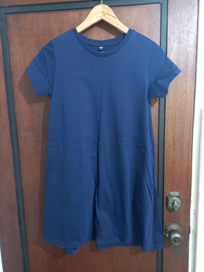 UNIQLO MINI DRESS (Category: Dresses) located in Binangonan. Submitted by carou8124 (Listing ID 1469886342, Image 2). Description: • Brand Uniqlo •Size small •Color Navy Blue •Short Sleeve Mini Dress.
