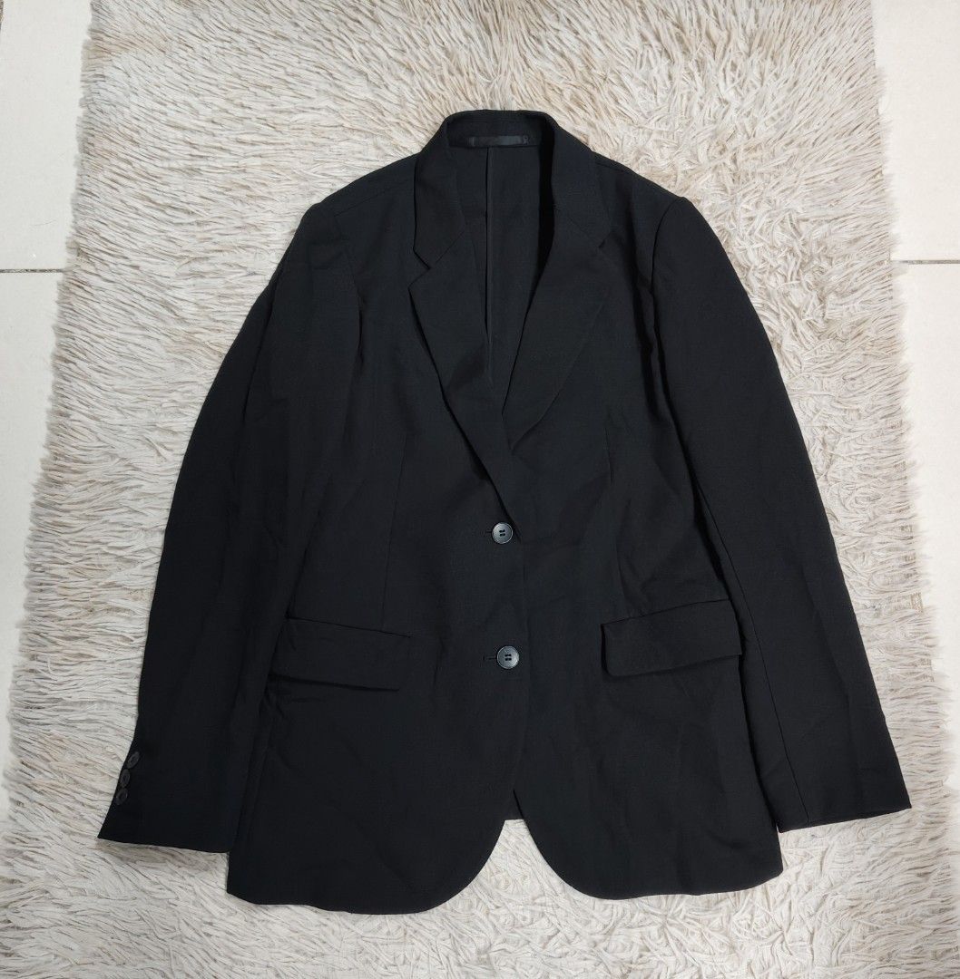 Uniqlo Miracle Air Blazer (Category: Coats, Jackets and Outerwear) located in Angeles City. Submitted by miss_independent01 (Listing ID 1469824508, Image 3). Description: Uniqlo Miracle Air Blazer Color: Black Width: 18 (Medium on tag) Length: 26 Sleeve: 22 Shoulder: 14.5 MOP: Gcash ✅ Mine Now, Pay Now ✅ First to Pay, Gets the Item 📍 PAMPANGA Courier: JnT 🚚🚚 PM 💌💌.
