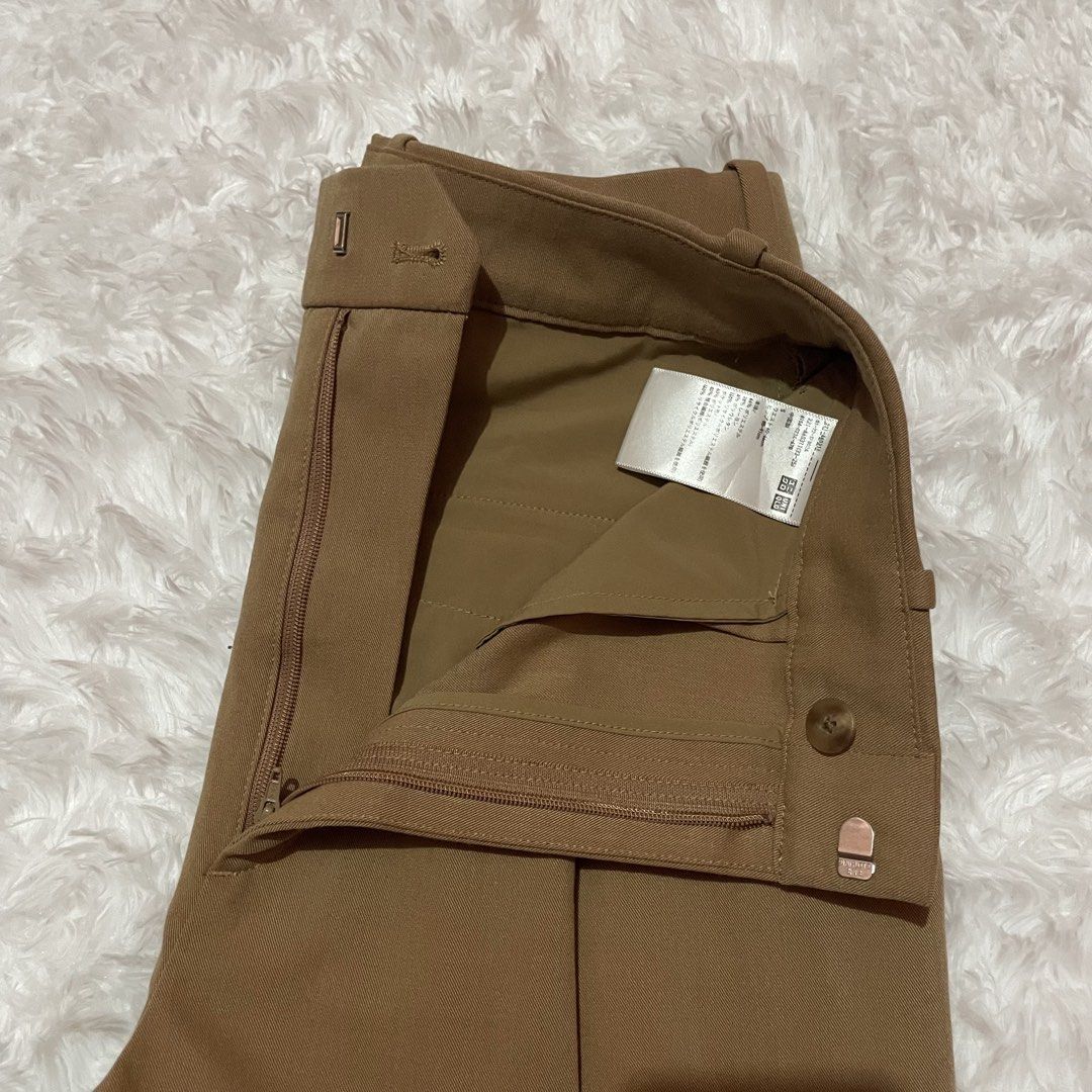 Uniqlo pants🇯🇵 (Category: Other Bottoms) located in Davao. Submitted by daffodil_ph (Listing ID 1469864077, Image 1). Description: Uniqlo Smart ankle pants/Wide pleated pants Price range 490-550 pesos Excellent condition 📌Davao City/Buhangin Courier J&T.
