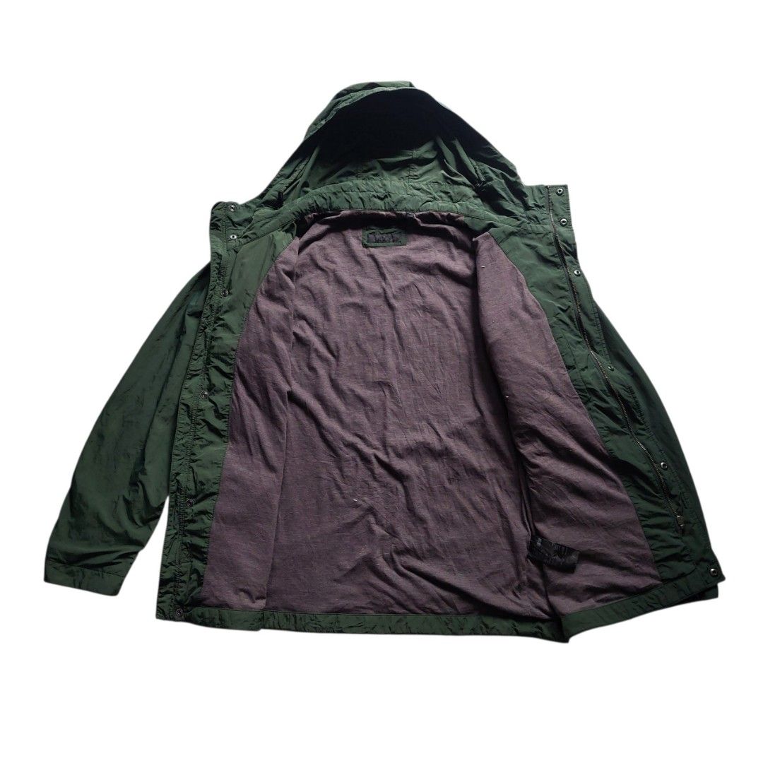 Uniqlo Parka Hoodie Jacket (Category: Coats, Jackets and Outerwear) located in Quezon City. Submitted by y3thriftshop (Listing ID 1469794235, Image 3). Description: Tag: Uniqlo Parka Hoodie Jacket Color : Deep Green Size : L on Tag Dimension : 23x28 Sleeve Length: 25 Condition : Good Color Rate : 9/10 Price : P899.00 Issue : None RFS : Buy and Sell Additional Information : - 2 Chest Pockets (1 Inner & 1 Outer) - 4 Pockets Front Please read: - Col