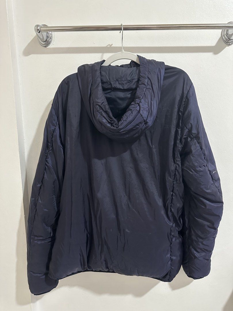 UNIQLO POCKETABLE PUFFER JACKET (Category: Coats, Jackets and Outerwear) located in Cainta. Submitted by shopbyroma (Listing ID 1469841355, Image 2). Description: Uniqlo Pocketable Puffer Jacket In good condition Color Navy Blue Size XL .