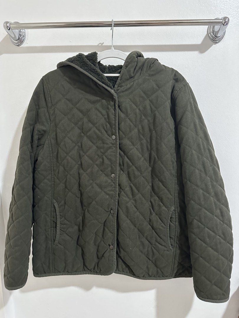 UNIQLO PUFFER JACKET WITH HOOD (Category: Coats, Jackets and Outerwear) located in Cainta. Submitted by shopbyroma (Listing ID 1469842047, Image 1). Description: Uniqlo Puffer Jacket Very good condition Size XL Color Olive Green/Army Green .