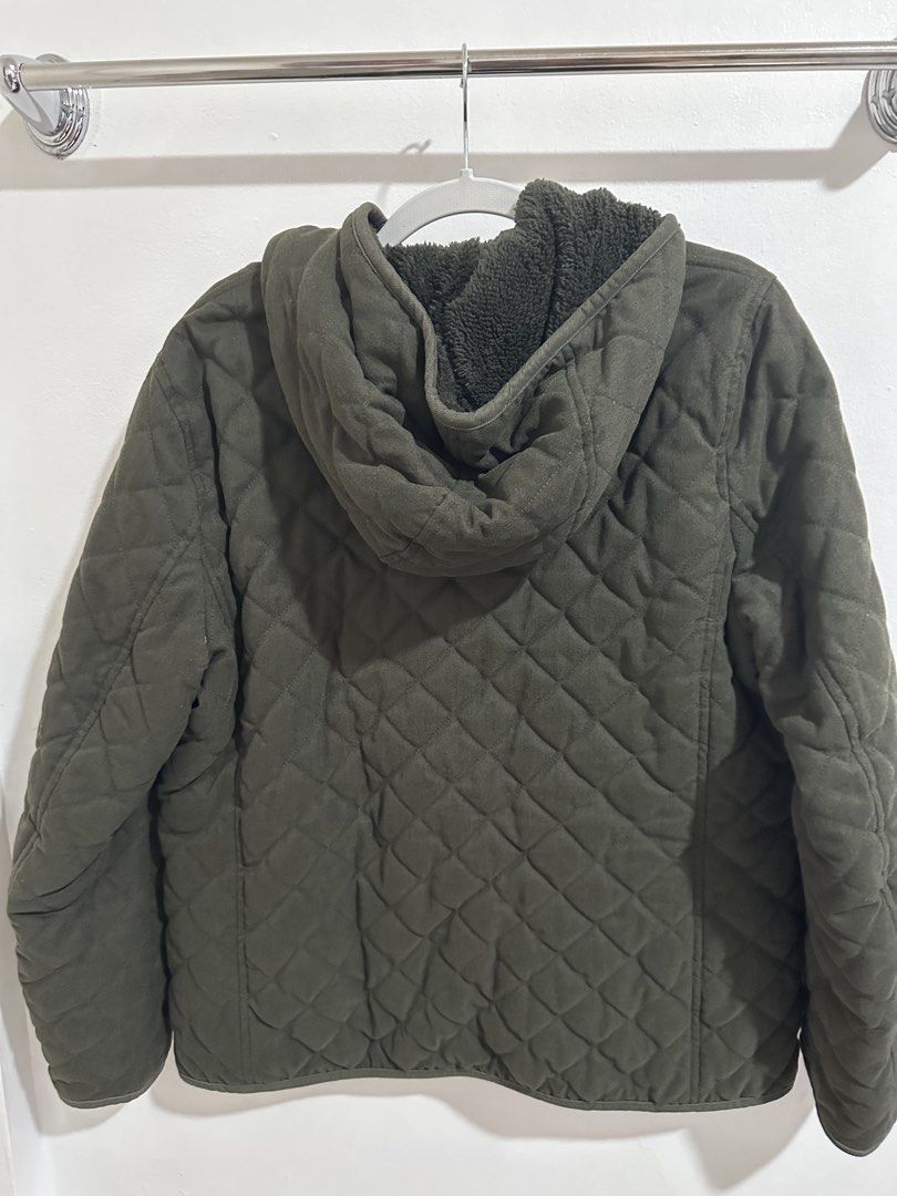 UNIQLO PUFFER JACKET WITH HOOD (Category: Coats, Jackets and Outerwear) located in Cainta. Submitted by shopbyroma (Listing ID 1469842047, Image 2). Description: Uniqlo Puffer Jacket Very good condition Size XL Color Olive Green/Army Green .