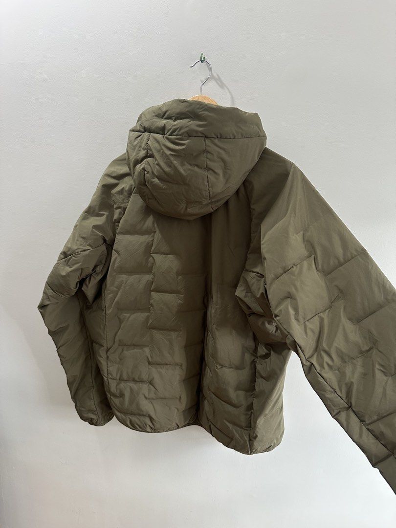 Uniqlo PUFFTECH Parka ( Warm Padded ) (Category: Coats, Jackets and Outerwear) located in Baguio. Submitted by .daryl (Listing ID 1469867727, Image 3). Description: 24 width 26 length .