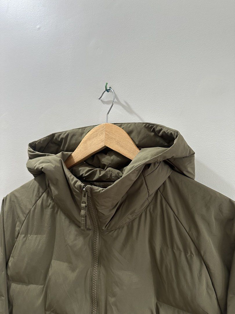 Uniqlo PUFFTECH Parka ( Warm Padded ) (Category: Coats, Jackets and Outerwear) located in Baguio. Submitted by .daryl (Listing ID 1469867727, Image 2). Description: 24 width 26 length .
