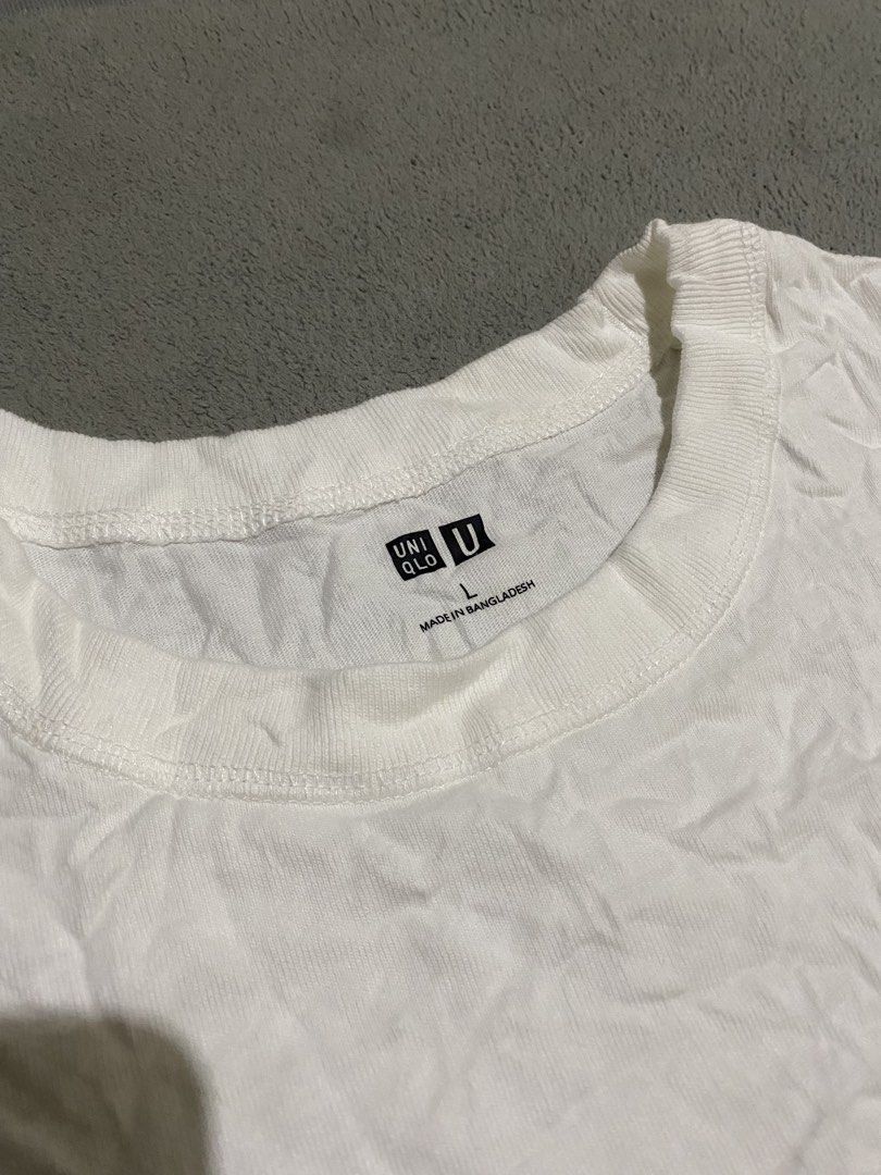 Uniqlo shirt (Category: Tshirts & Polo Shirts ) located in Tabaco. Submitted by centthrif55361 (Listing ID 1469847243, Image 2). Description: Uniqlo Large W:20.5 L:27.5 New condition Color rate 9.7/10 Need wash Fresh from Ukay bale .