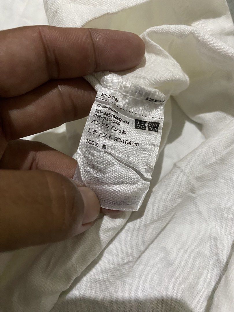 Uniqlo shirt (Category: Tshirts & Polo Shirts ) located in Tabaco. Submitted by centthrif55361 (Listing ID 1469847243, Image 3). Description: Uniqlo Large W:20.5 L:27.5 New condition Color rate 9.7/10 Need wash Fresh from Ukay bale .