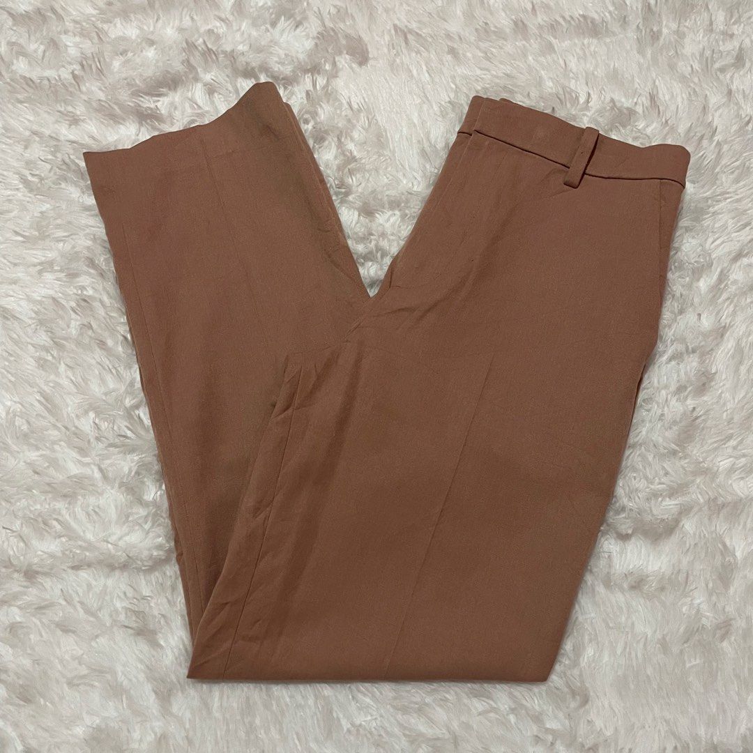 Uniqlo Smart Ankle Pants Trousers Bundle (Category: Other Bottoms) located in Davao. Submitted by daffodil_ph (Listing ID 1469866135, Image 3). Description: Uniqlo Smart ankle pants Medium on tag lahat 28-30 550 each+shipping fee Aspack 1,600 free shipping.