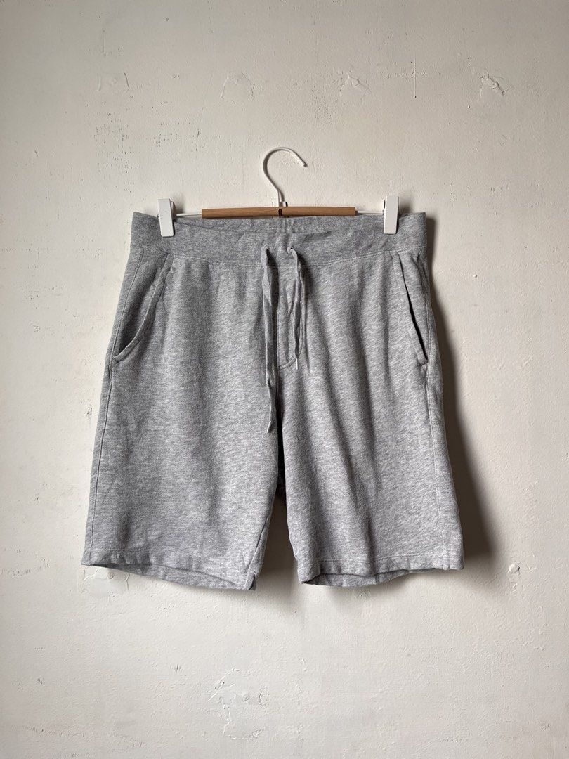 Uniqlo Sweat short (Category: Shorts) located in Cagayan de Oro. Submitted by vigo999 (Listing ID 1469787220, Image 3). Description: Uniqlo Sweat short Size M Condition: Excellent Color rate: 10/10 No issues Dimes: 28-32x19 Hem: 11.