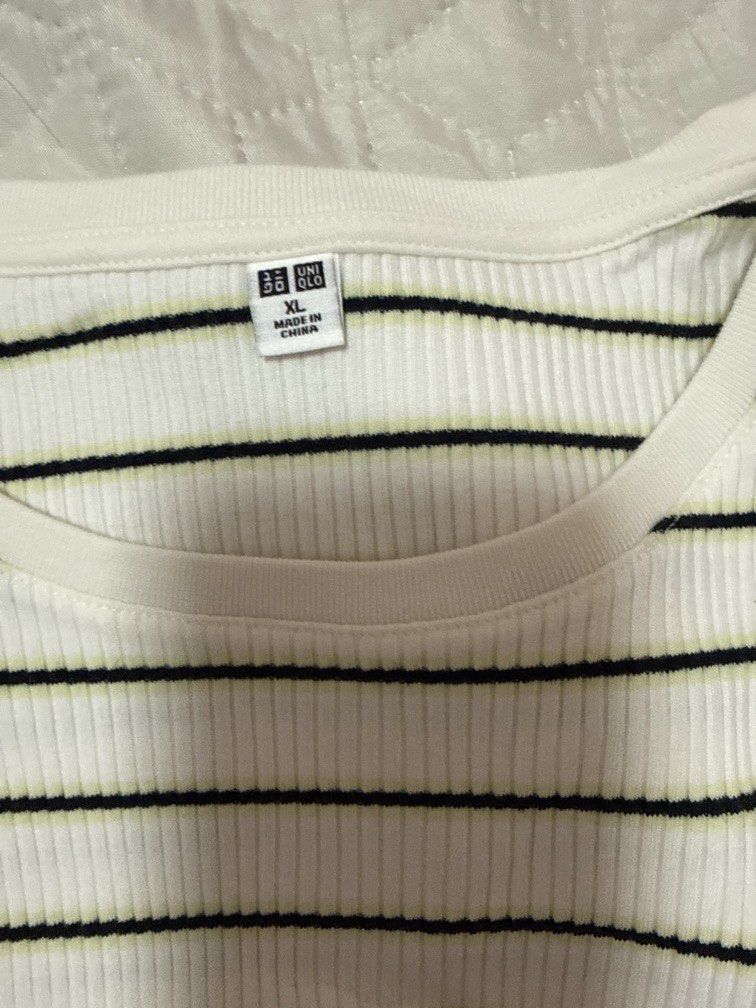 Uniqlo top (Category: Blouses) located in Cabanatuan. Submitted by epicfish-db11 (Listing ID 1469838286, Image 2). Description: .