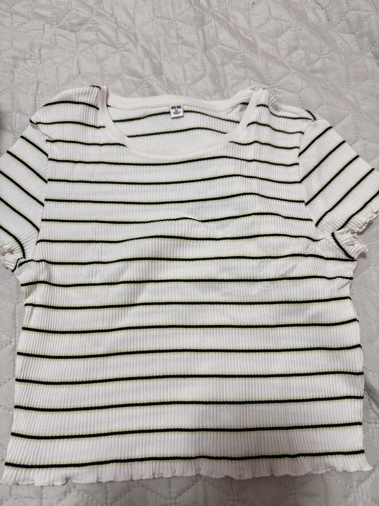 Uniqlo top (Category: Blouses) located in Cabanatuan. Submitted by epicfish-db11 (Listing ID 1469838286, Image 1). Description: .