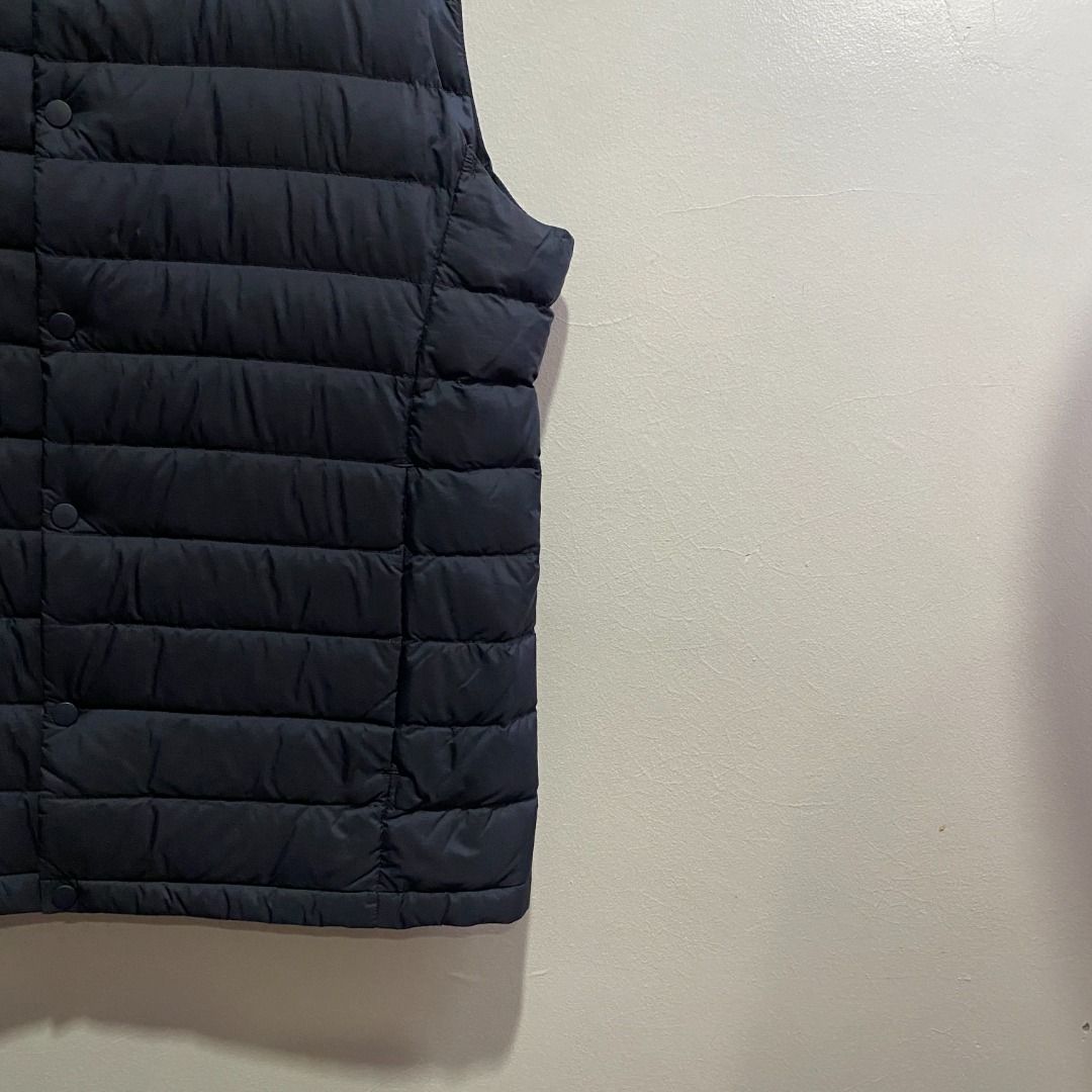Uniqlo Ultra Light Down Compact Vest M (Category: Coats, Jackets and Outerwear) located in Antipolo. Submitted by bentakahitanoano (Listing ID 1469937219, Image 3). Description: Still in good condition Size medium mens Pit to pit 19.5 Length 24.