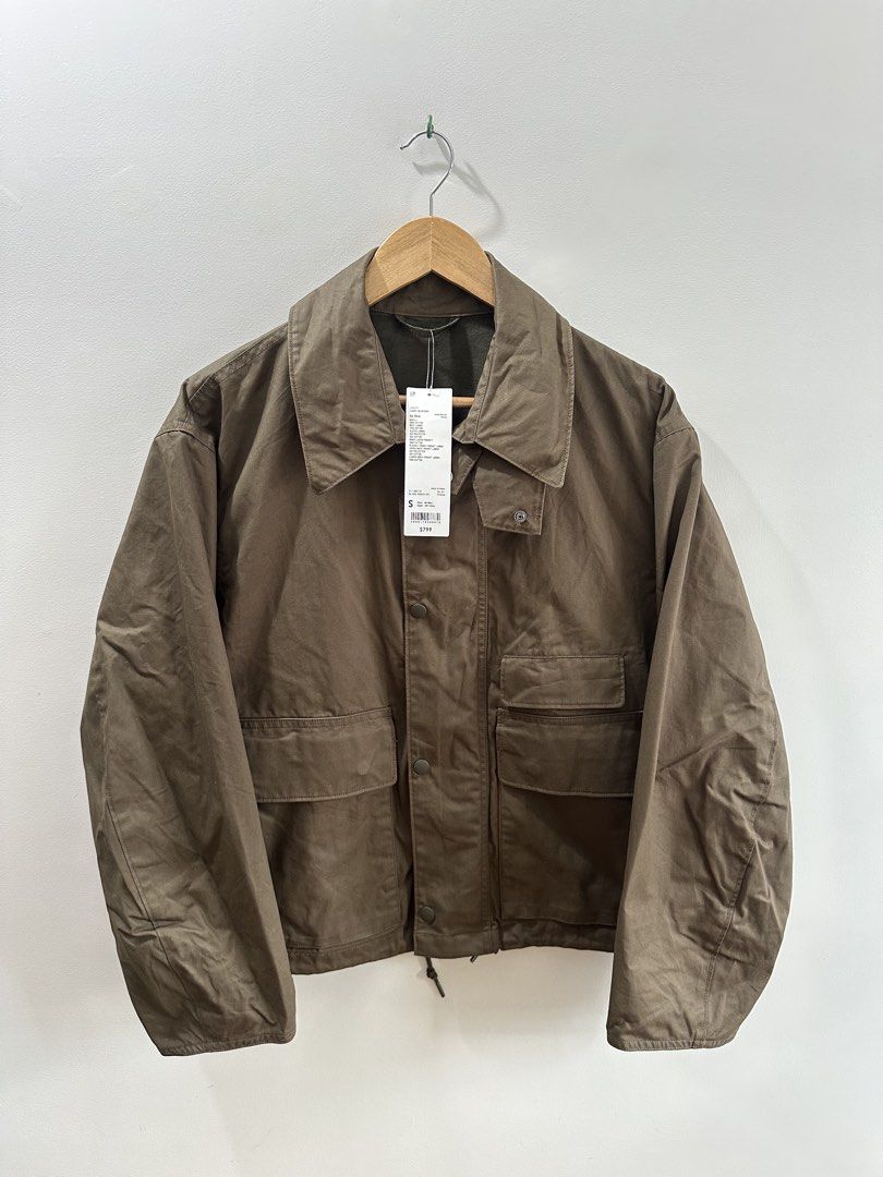 Uniqlo Utility Short Blouson (Category: Coats, Jackets and Outerwear) located in Baguio. Submitted by .daryl (Listing ID 1469868348, Image 1). Description: 22 width 25 length .